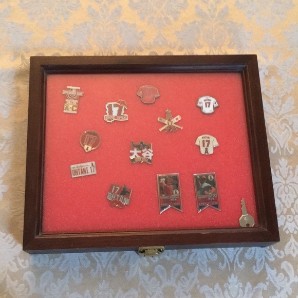 Shohei Ohtani 12 baseball pins + display case - Picture 1 of 8